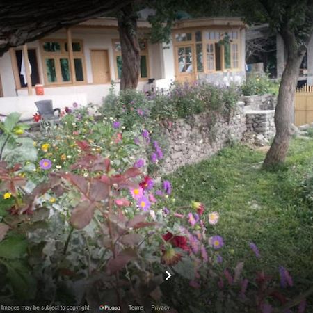 Mountain Refuge Guest House Karimabad  Kültér fotó